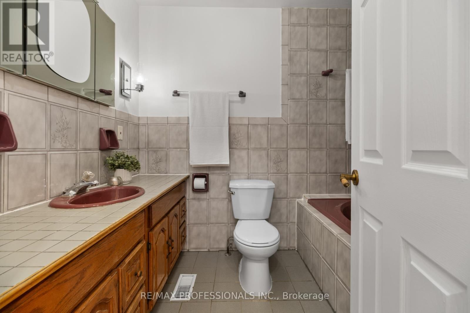 82 FIFTH STREET Image 29