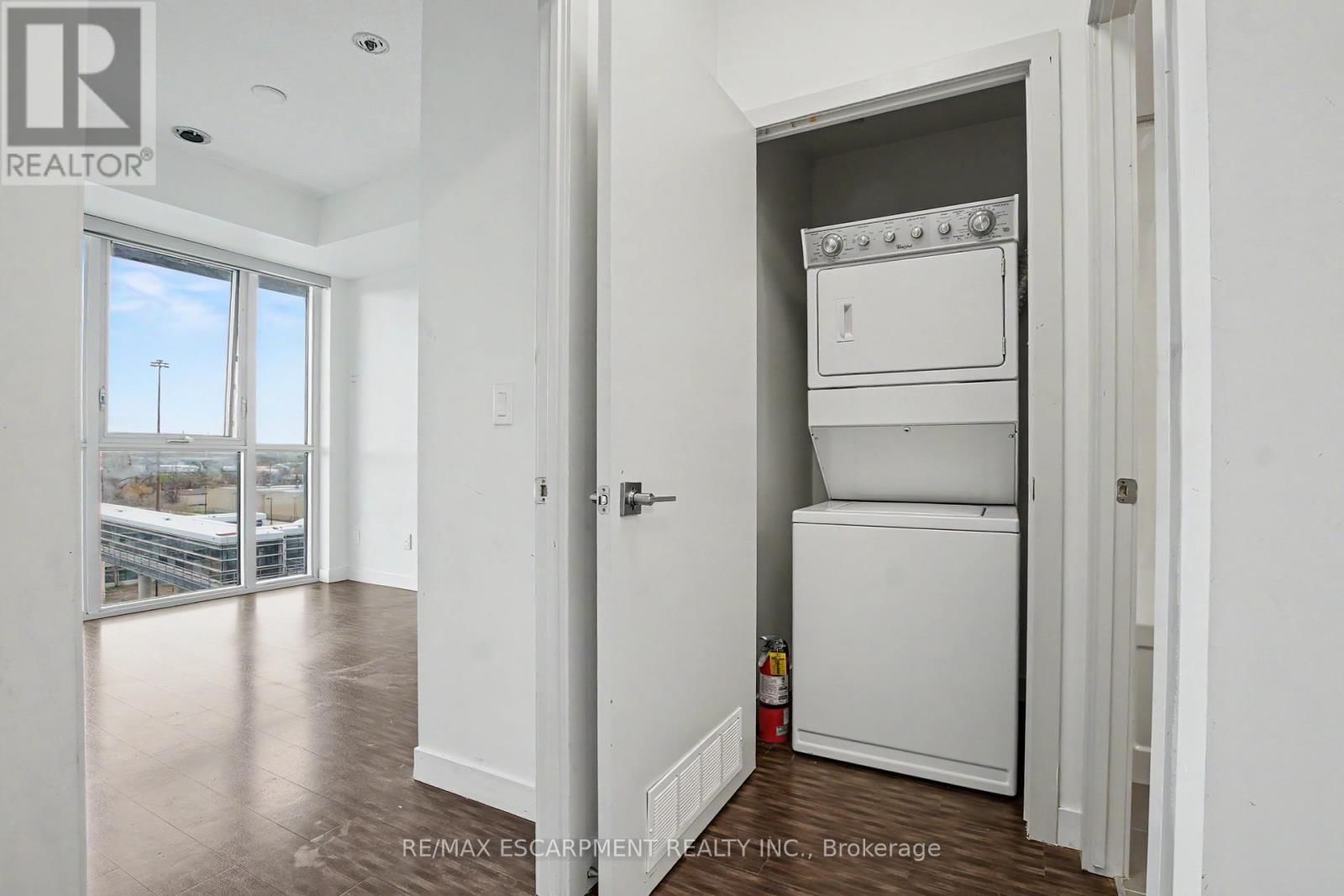 703 - 2081 FAIRVIEW STREET Image 14