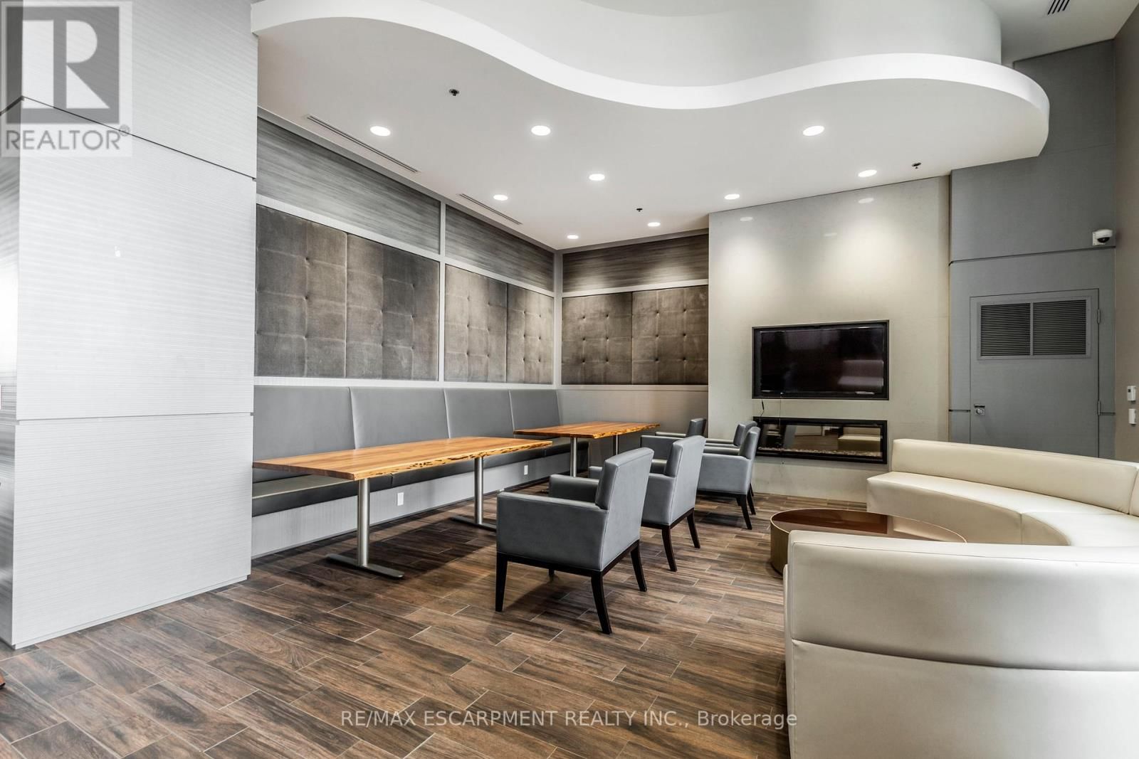 703 - 2081 FAIRVIEW STREET Image 23