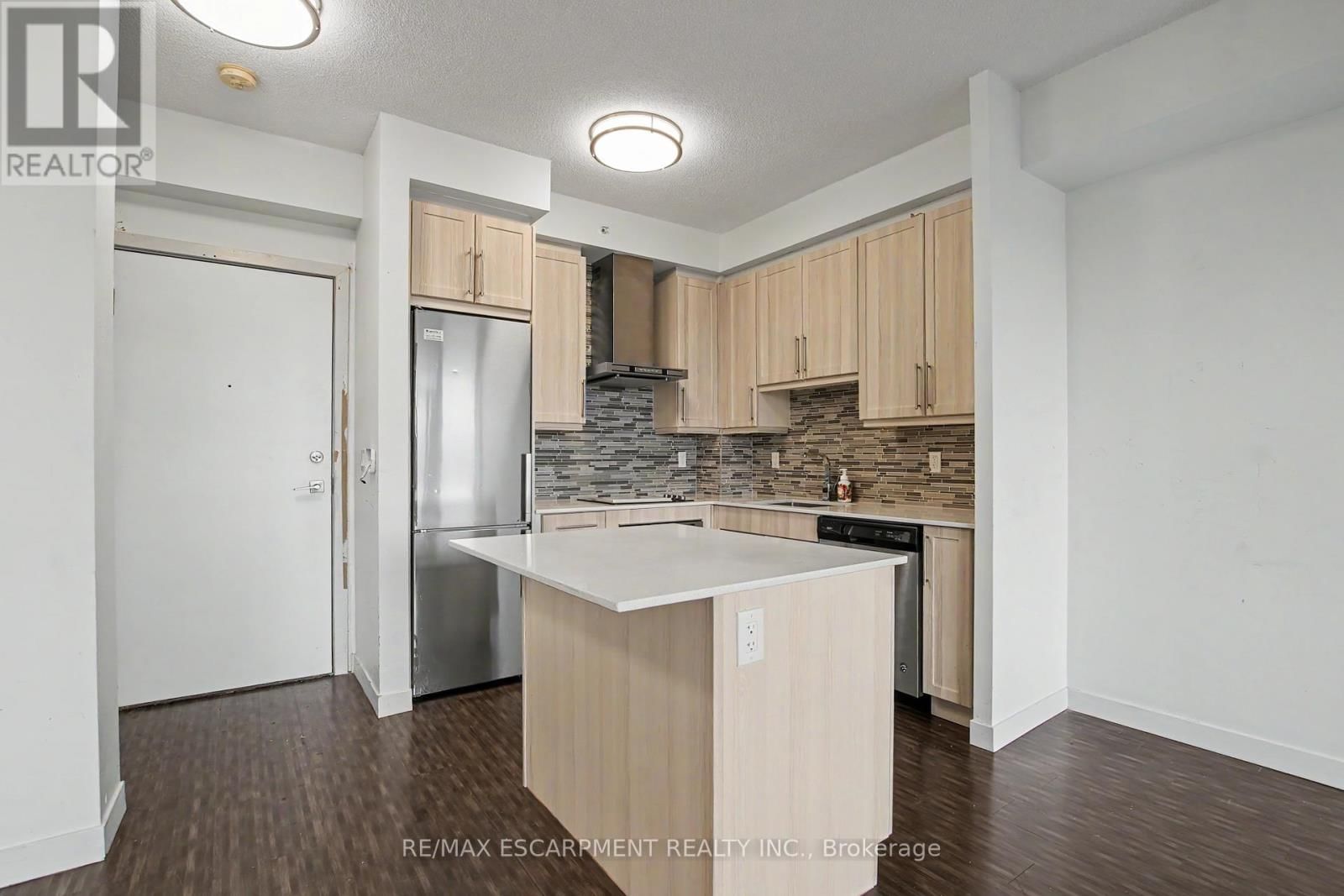 703 - 2081 FAIRVIEW STREET Image 7