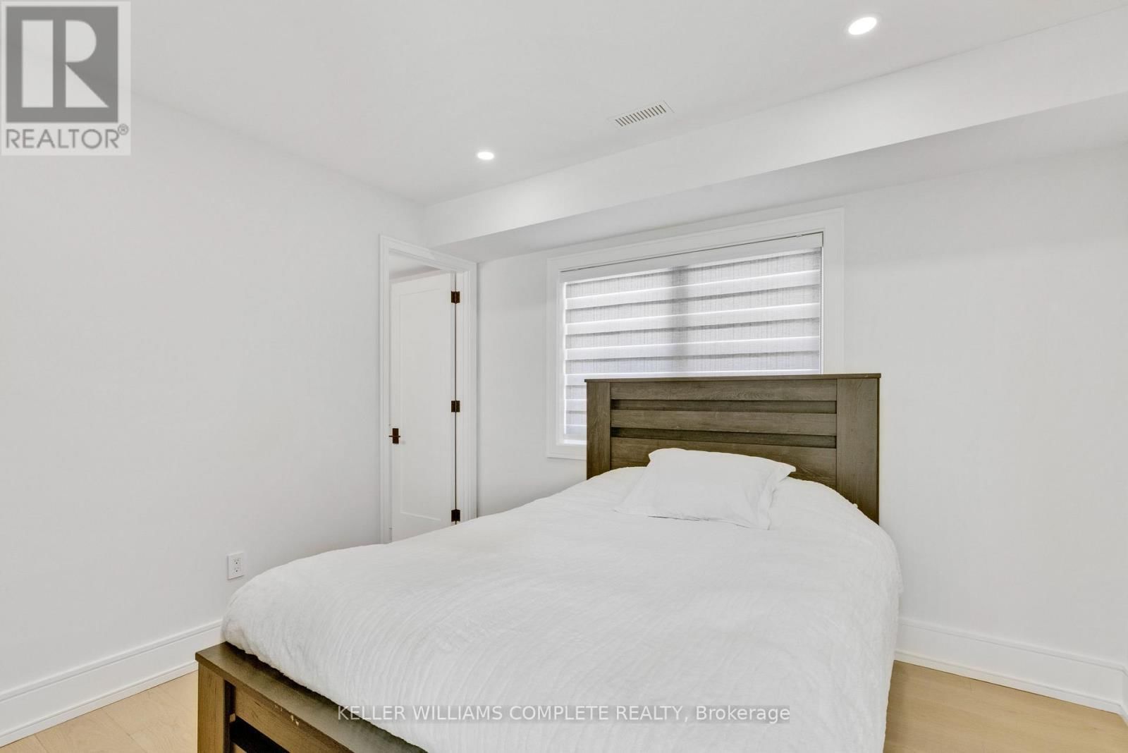 1362 KENMUIR AVENUE Image 19