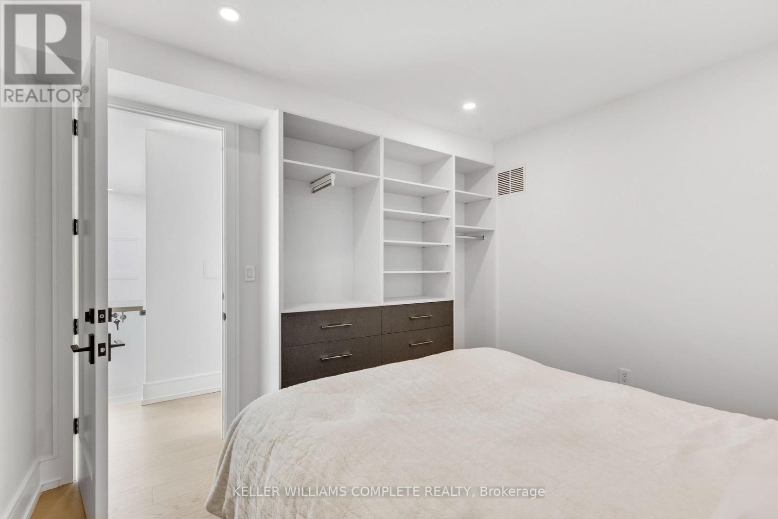 1362 KENMUIR AVENUE Image 20