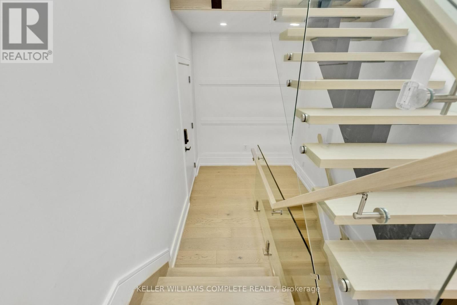 1362 KENMUIR AVENUE Image 24