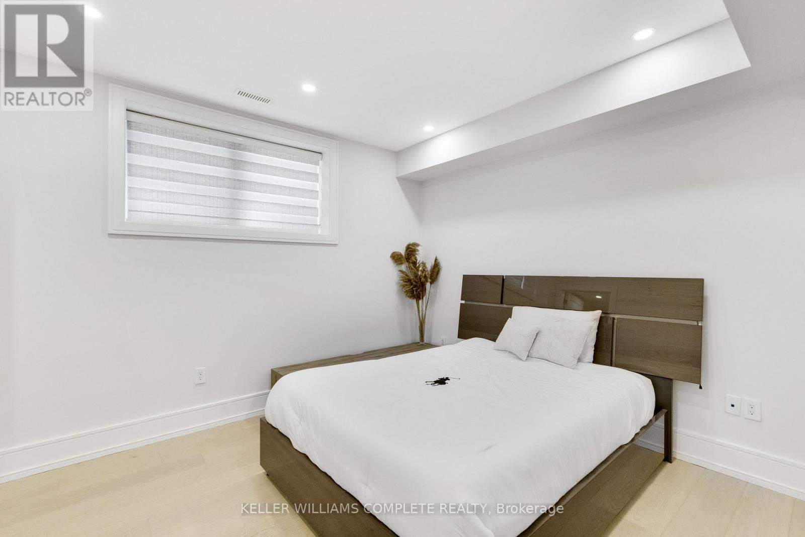 1362 KENMUIR AVENUE Image 30