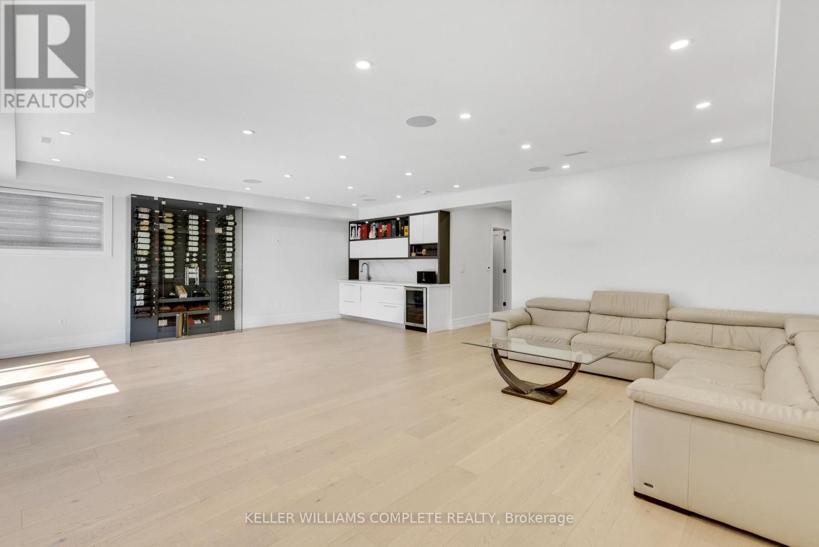 1362 KENMUIR AVENUE Image 33