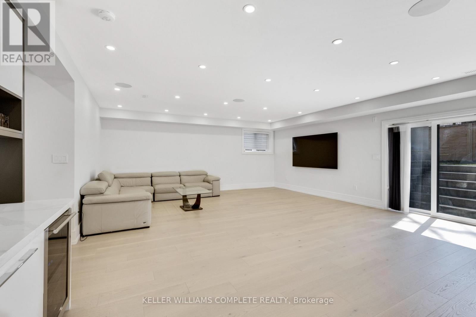 1362 KENMUIR AVENUE Image 34