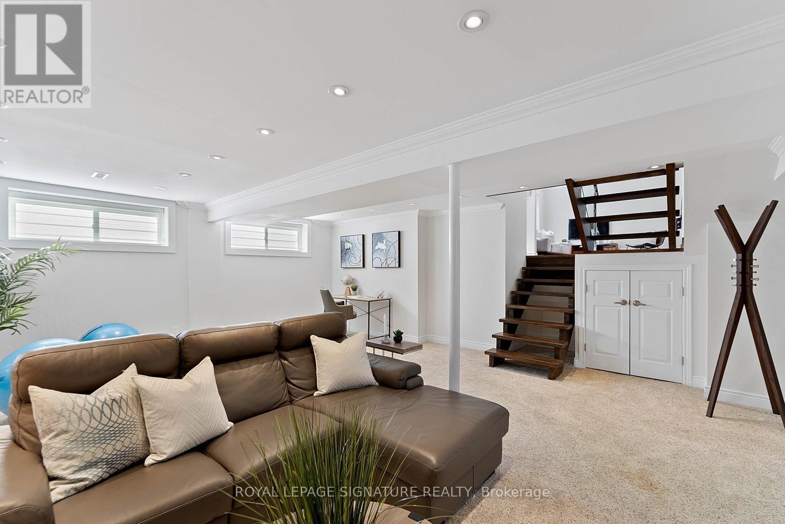 424 LARA WOODS Image 28