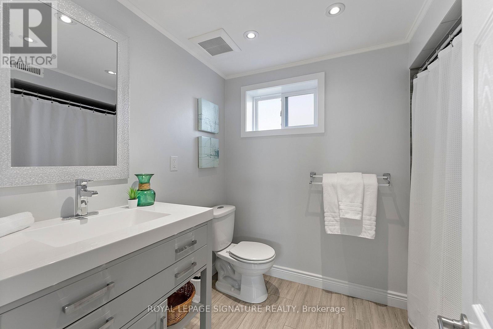 424 LARA WOODS Image 29