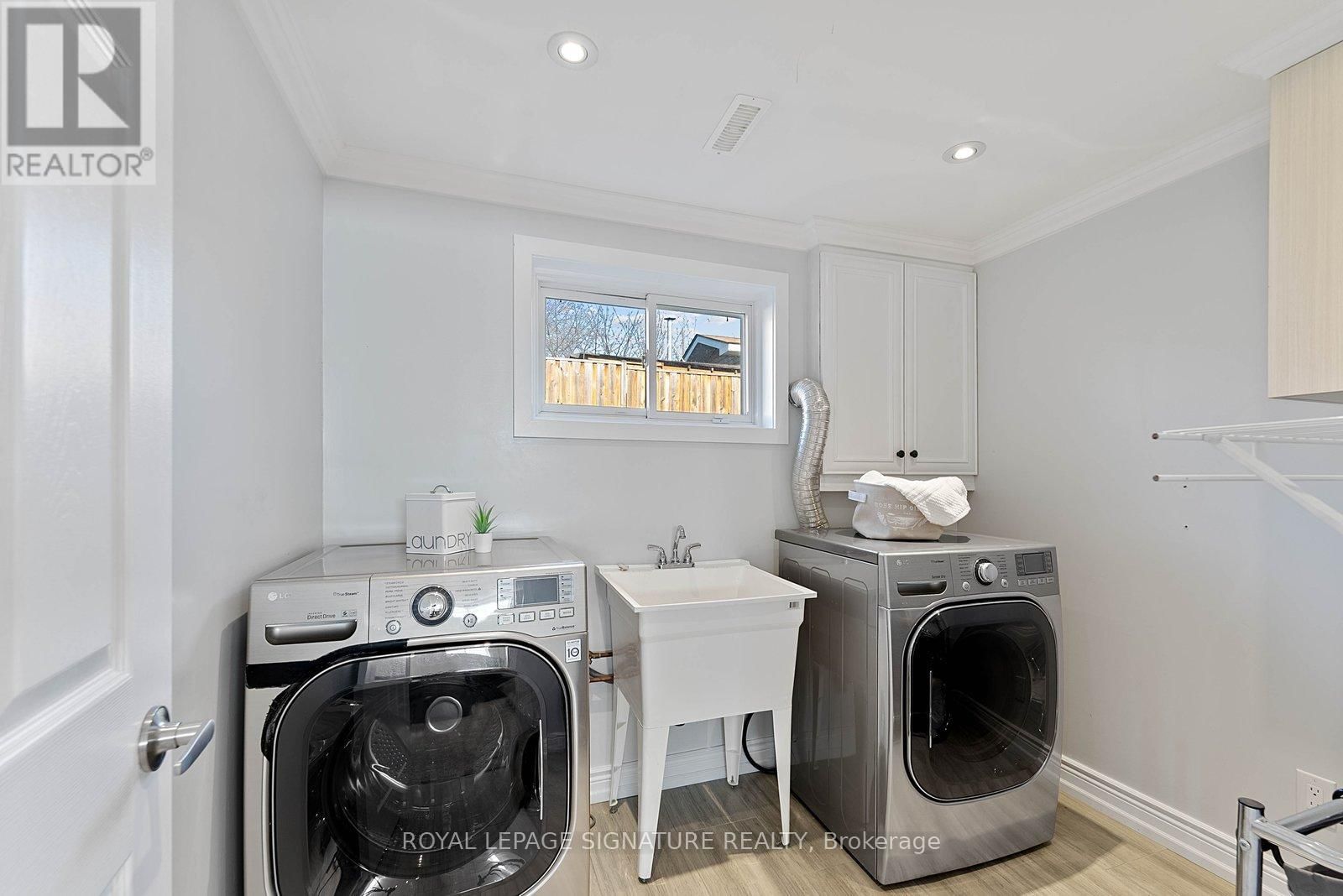 424 LARA WOODS Image 30