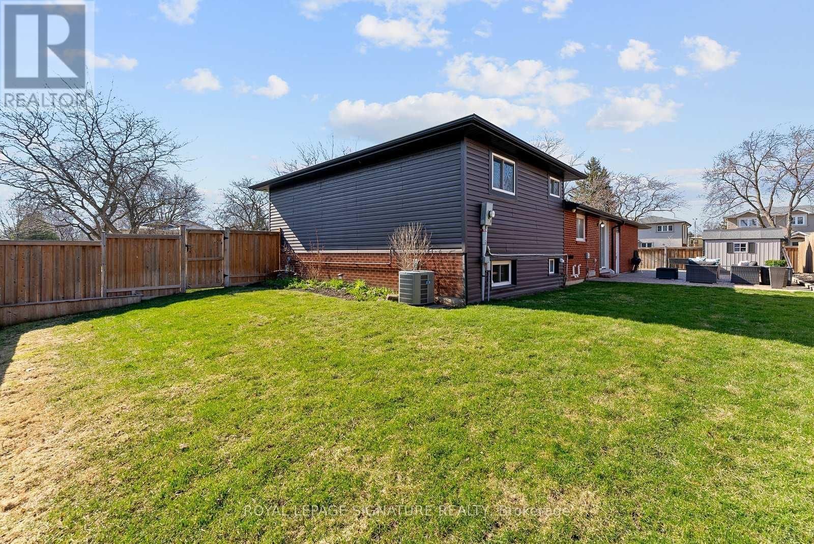 424 LARA WOODS Image 40