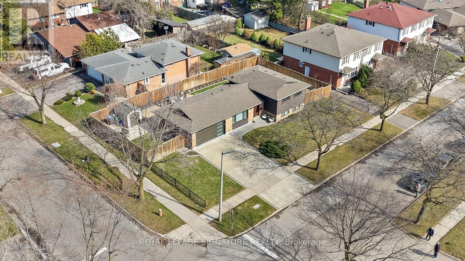 424 LARA WOODS Image 43