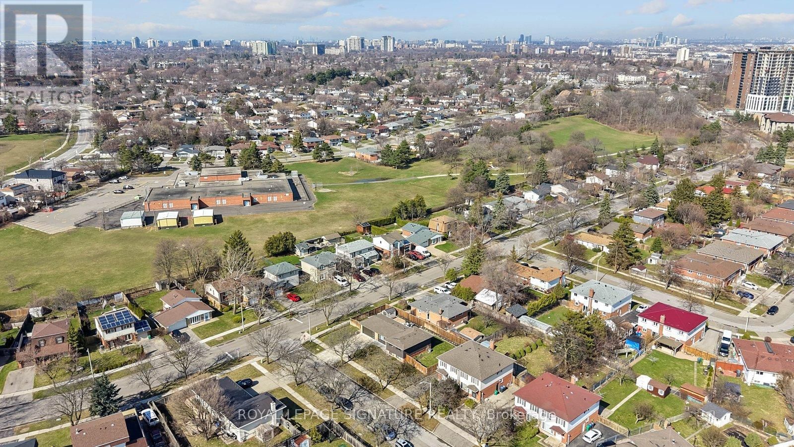 424 LARA WOODS Image 46