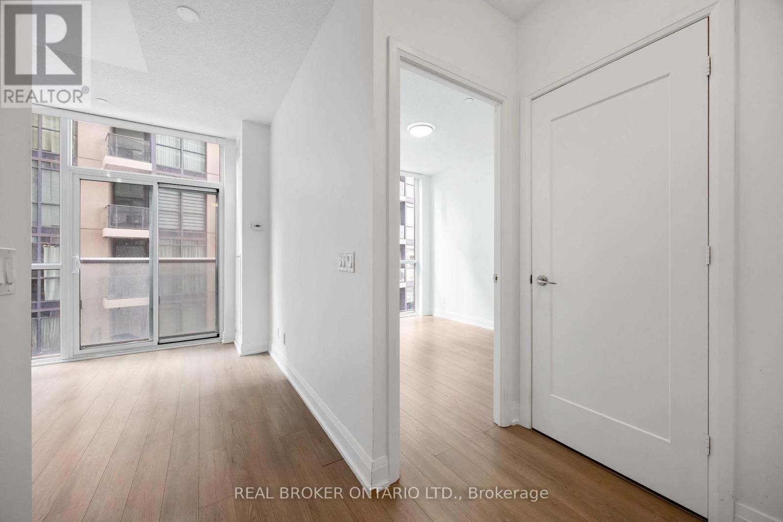 302 - 56 ANNIE CRAIG DRIVE Image 16