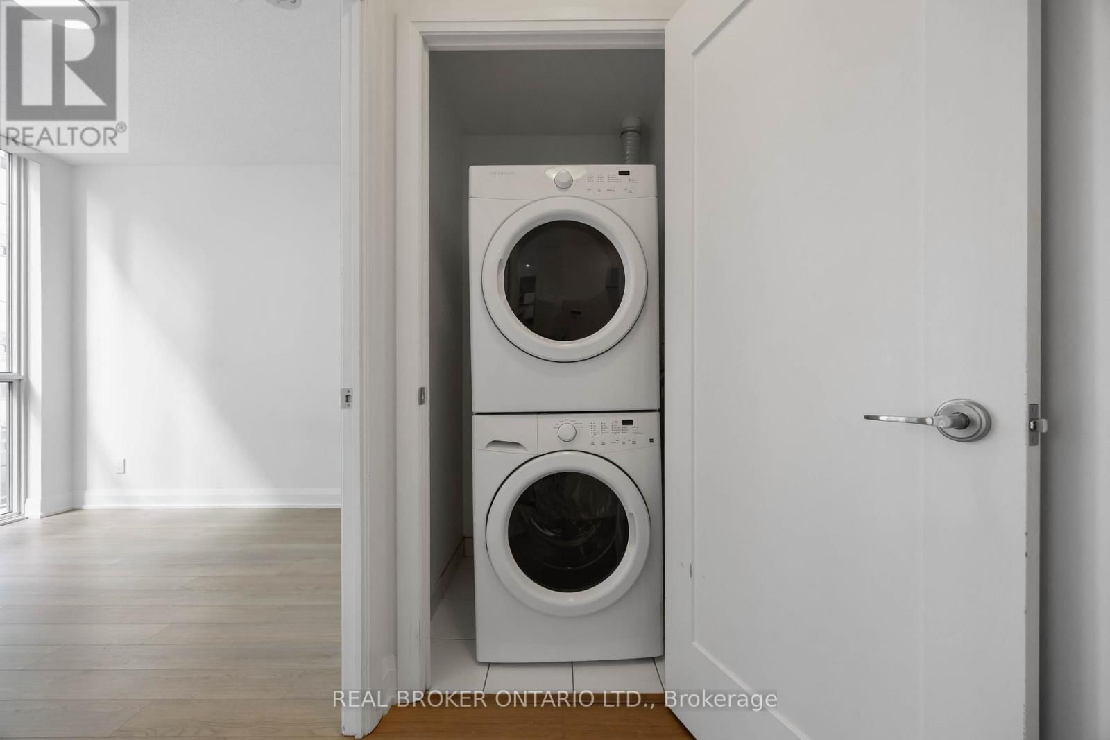 302 - 56 ANNIE CRAIG DRIVE Image 21