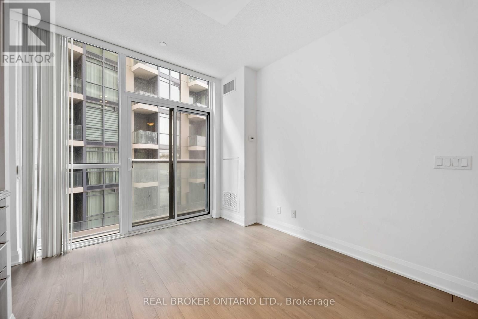 302 - 56 ANNIE CRAIG DRIVE Image 5