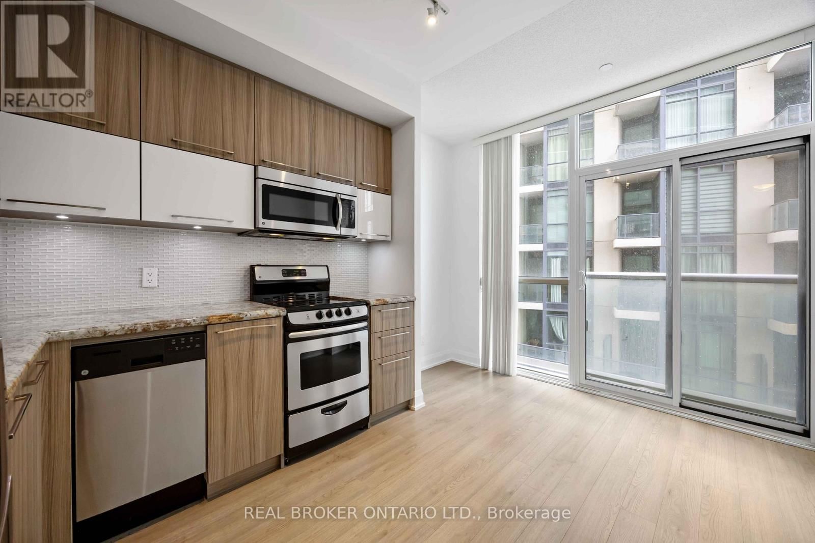 302 - 56 ANNIE CRAIG DRIVE Image 8