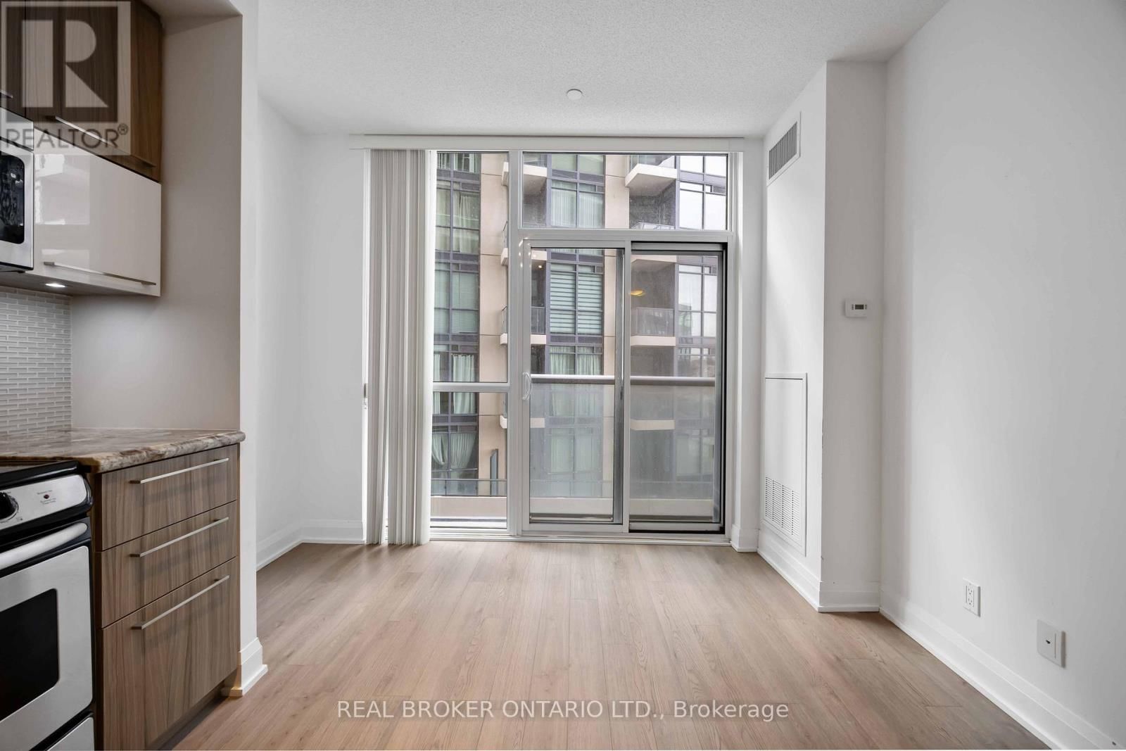 302 - 56 ANNIE CRAIG DRIVE Image 9