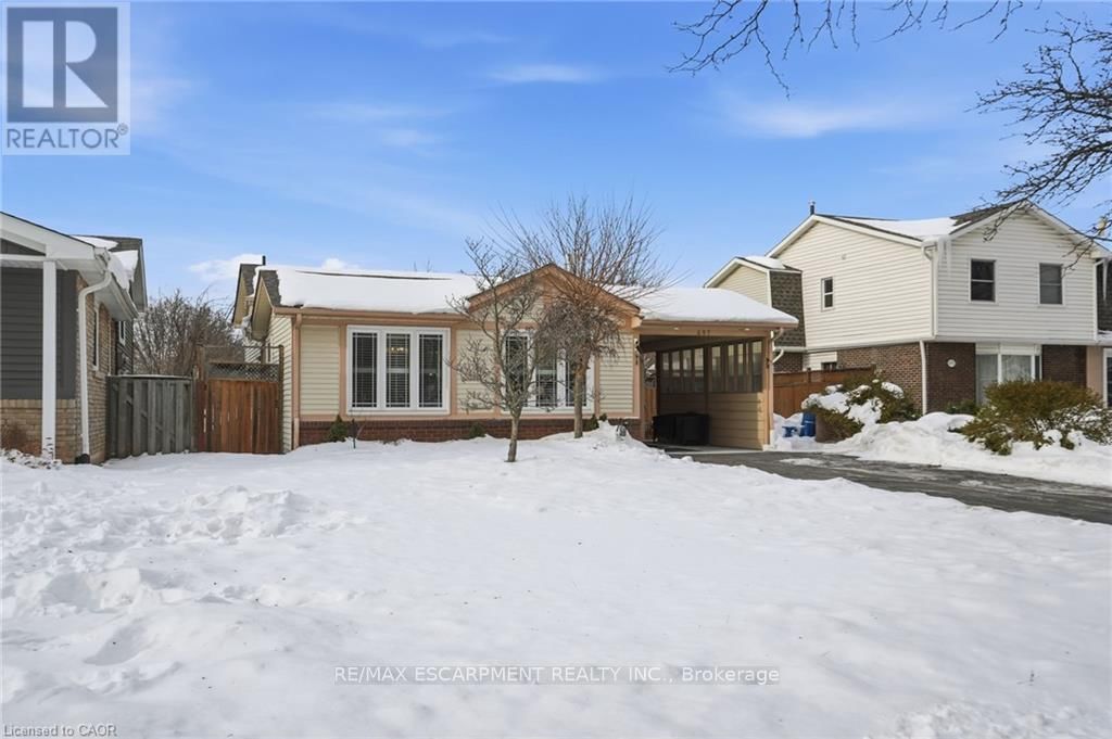 697 LOMOND CRESCENT Image 3