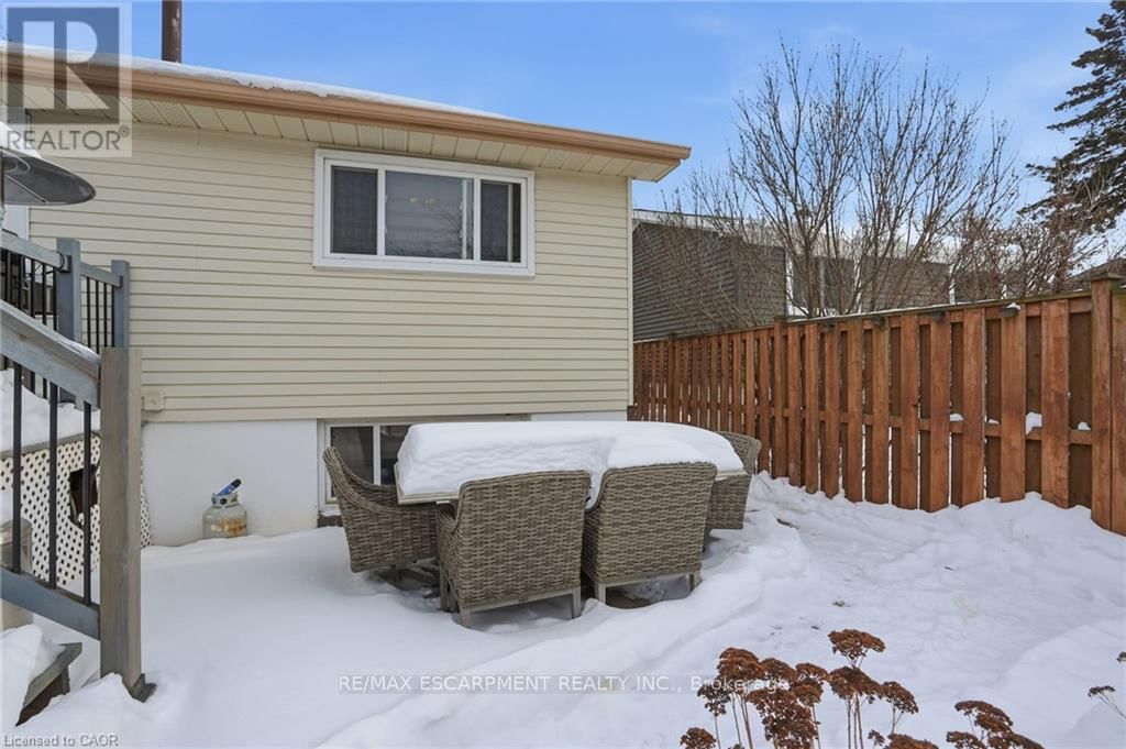 697 LOMOND CRESCENT Image 37