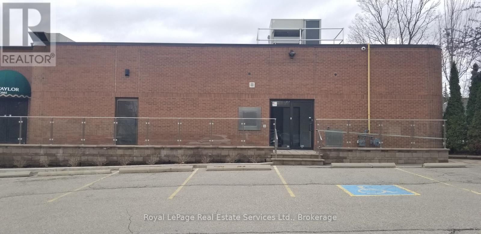 1 - 60 LAKESHORE ROAD WEST Image 1