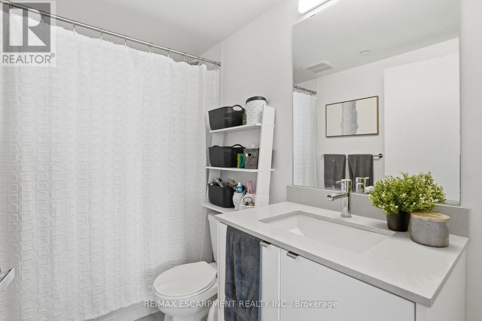 A814 - 3210 DAKOTA COMMON Image 20