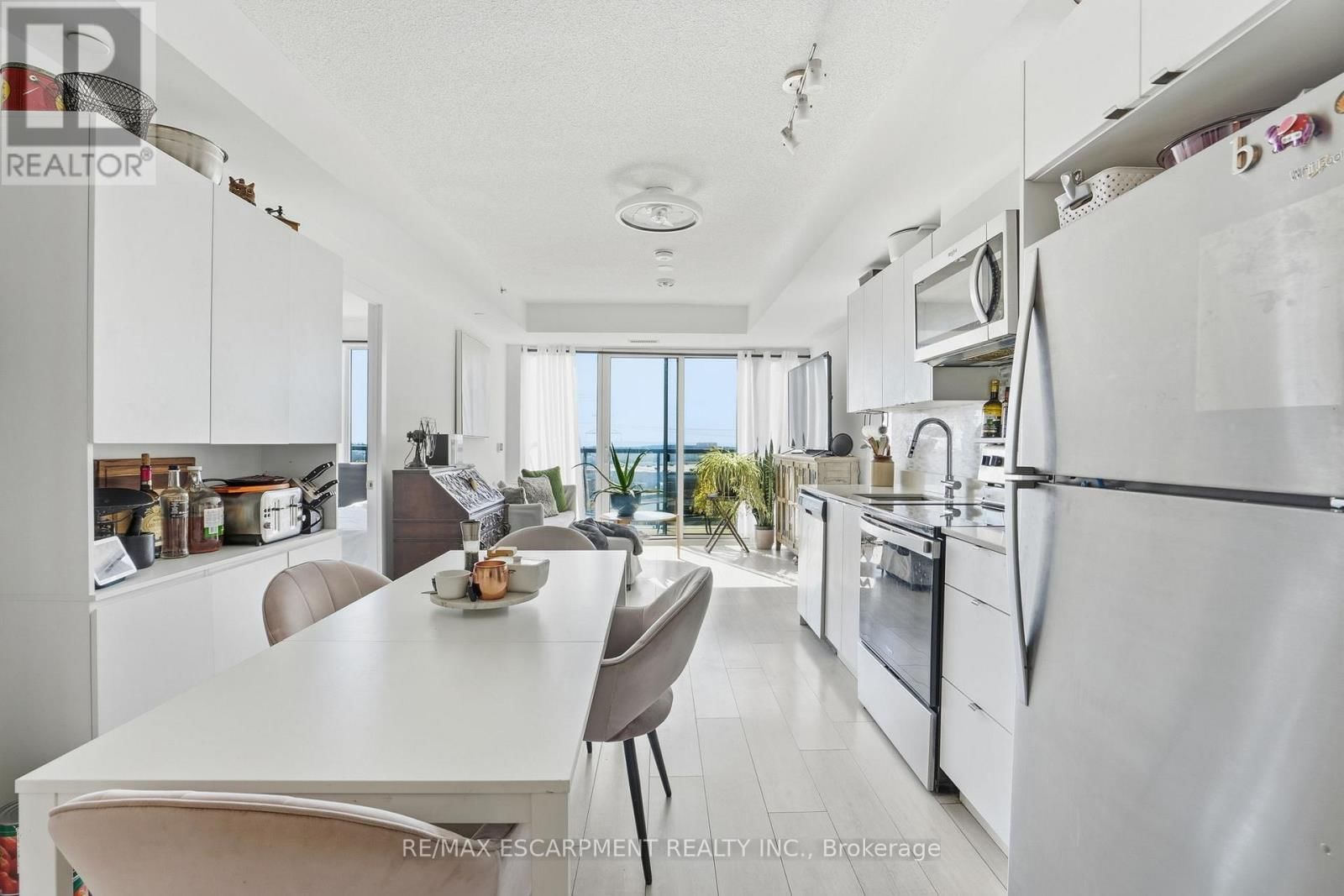 A814 - 3210 DAKOTA COMMON Image 7