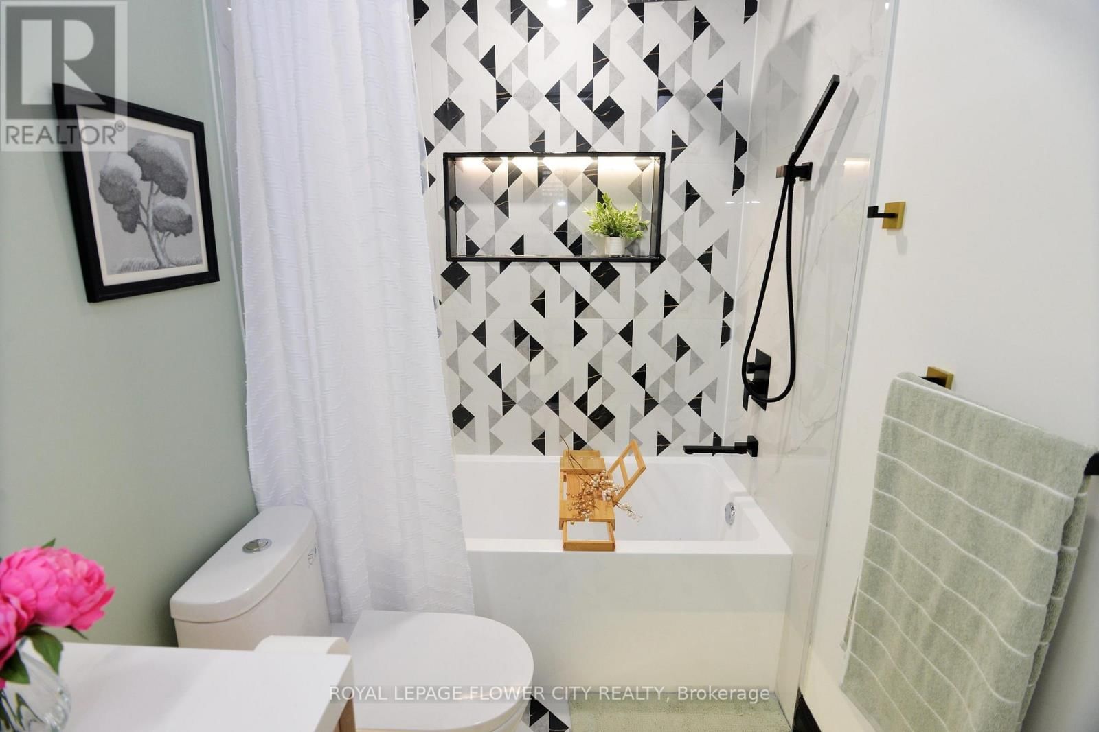 45 ROADMASTER LANE Image 32