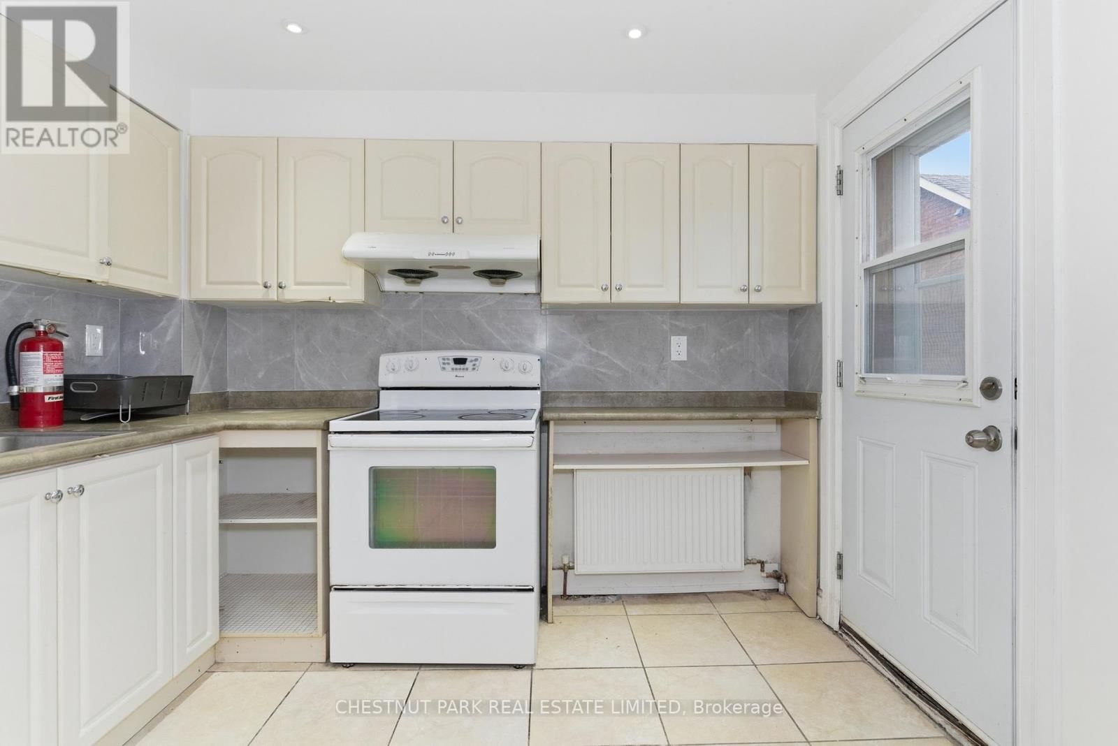 41 RONCESVALLES AVENUE Image 15