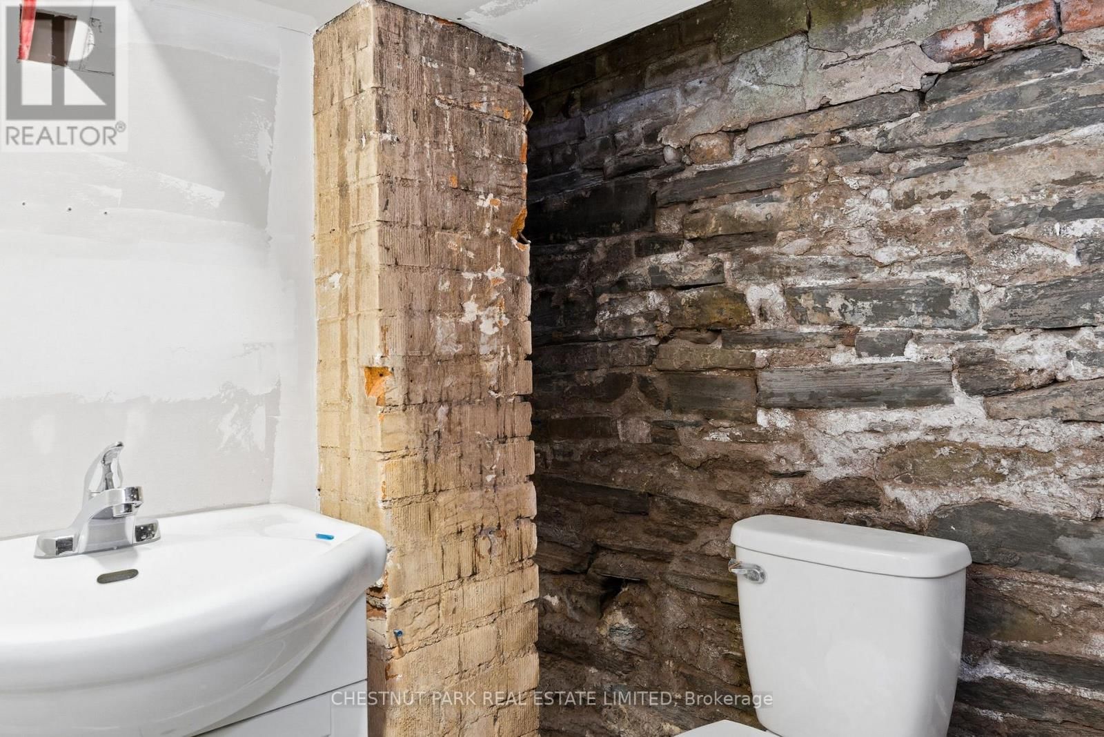 41 RONCESVALLES AVENUE Image 37