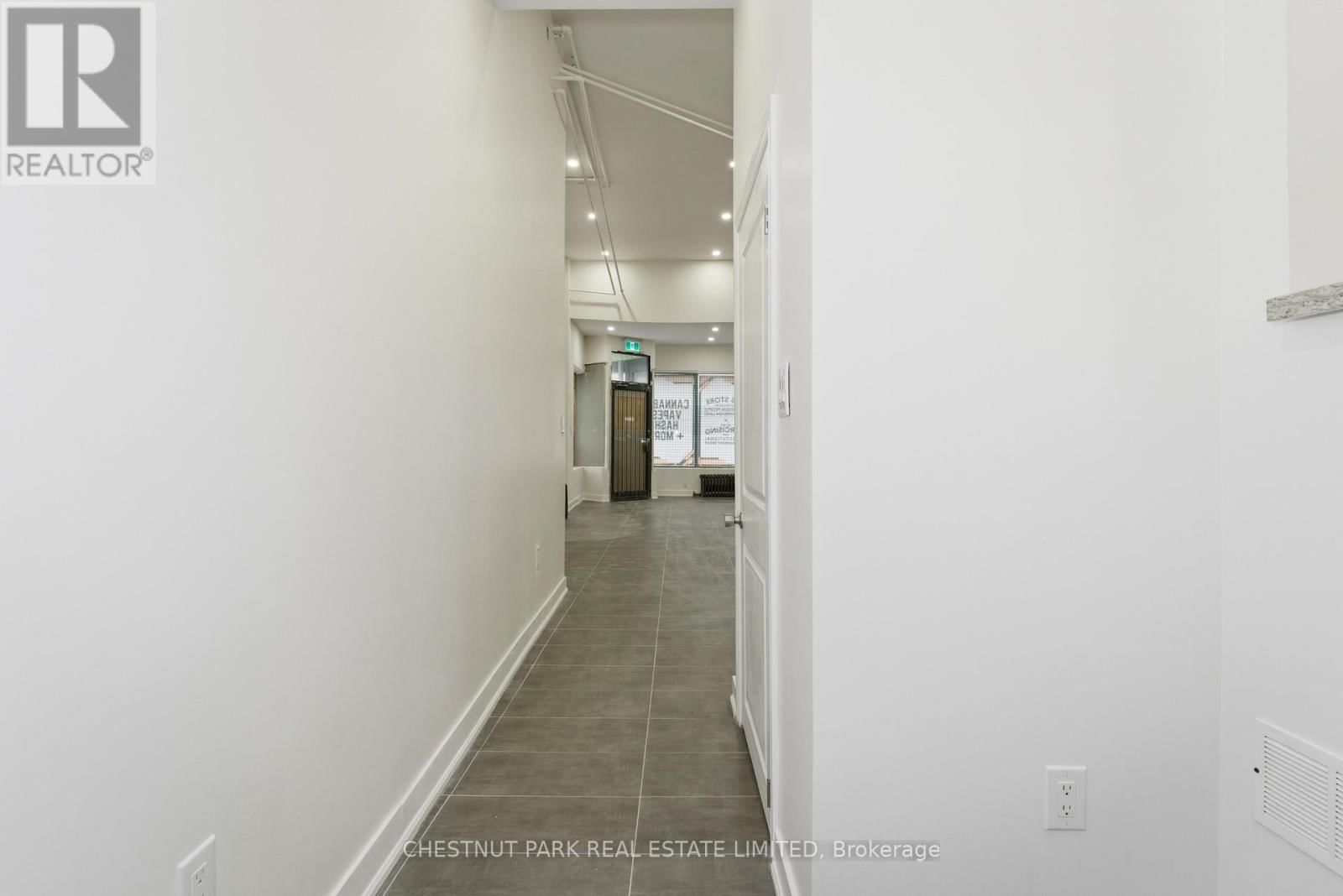 41 RONCESVALLES AVENUE Image 8