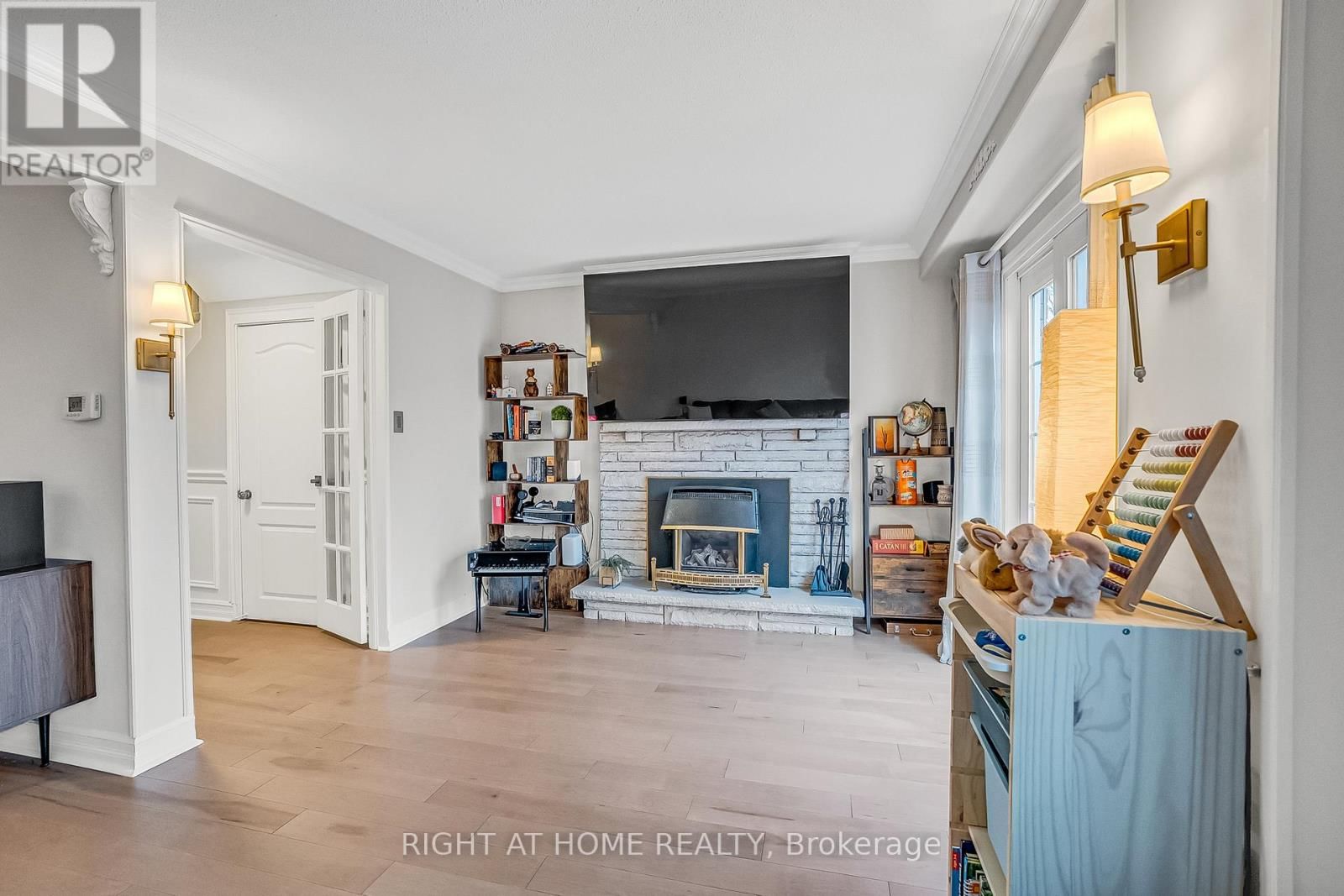 Upper - 1205 SHAGBARK CRESCENT Image 10