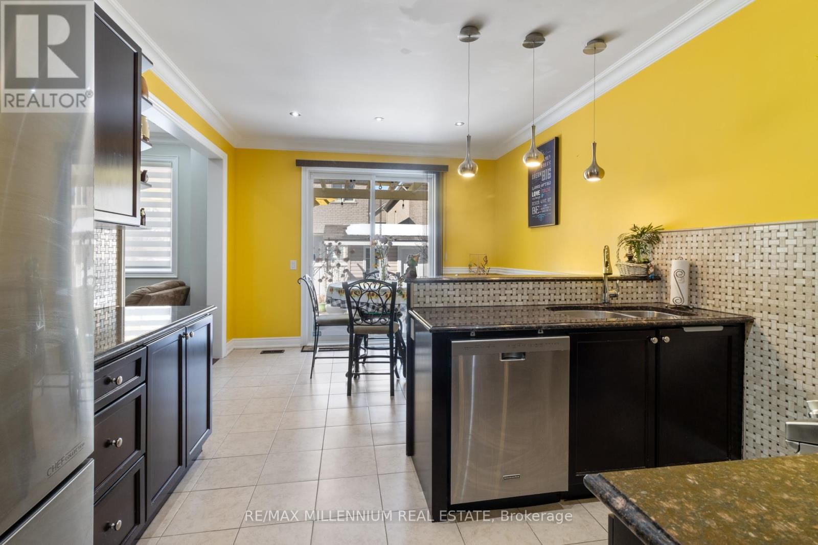 6 TRENTONIAN STREET Image 25