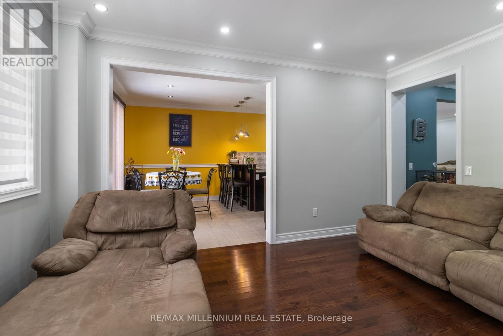 6 TRENTONIAN STREET Image 33