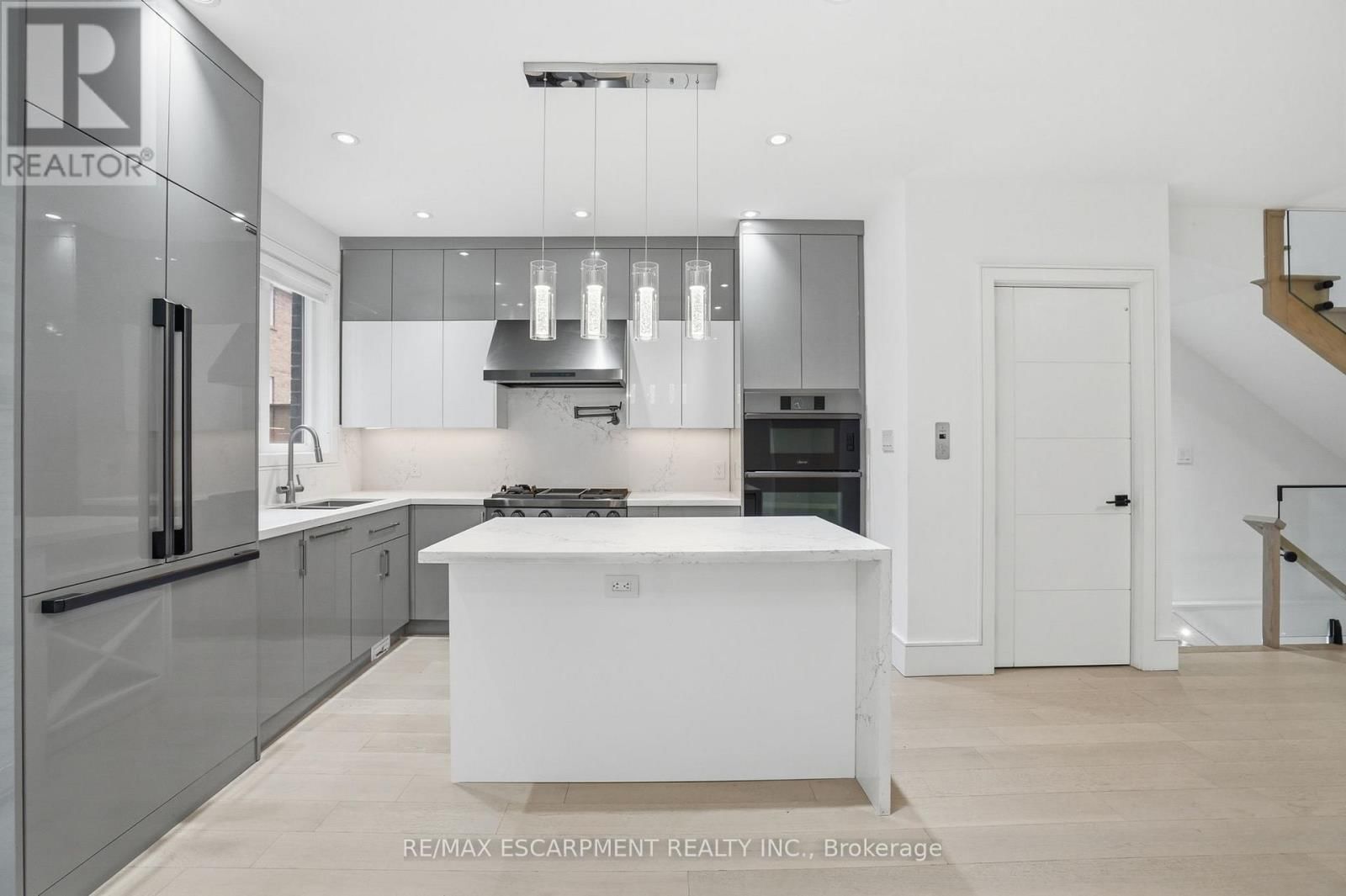 10A BENSON AVENUE Image 11