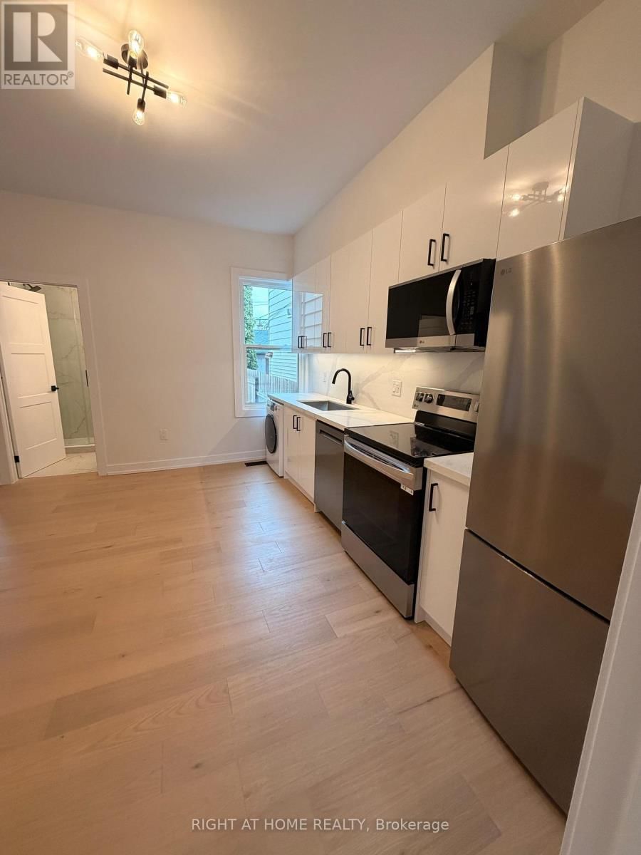 1 - 751 DUPONT STREET Image 4