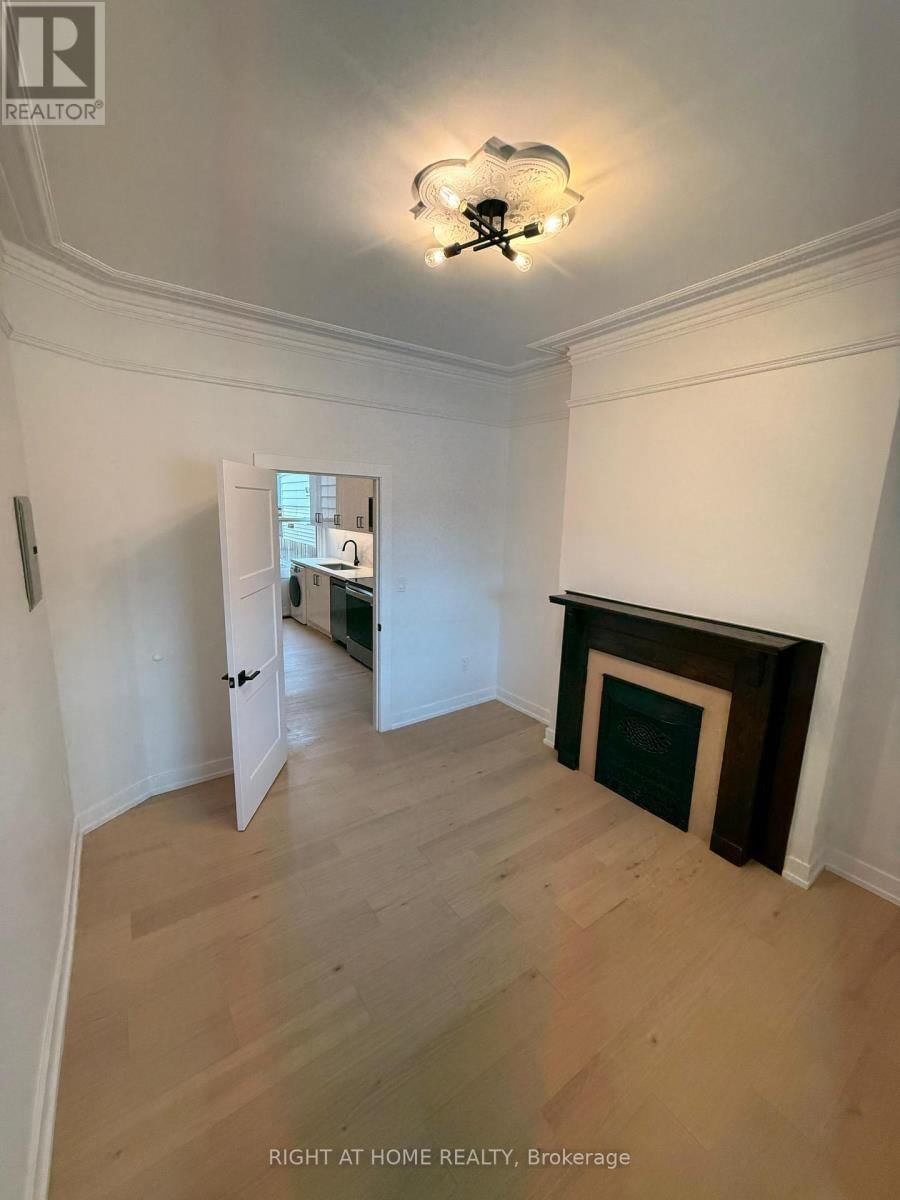 1 - 751 DUPONT STREET Image 5