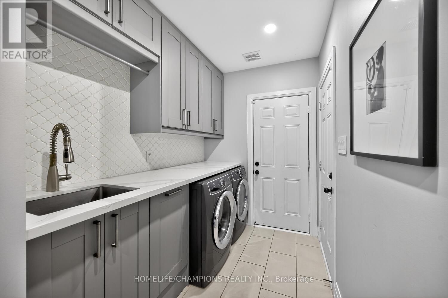 36 TRURO CIRCLE Image 24