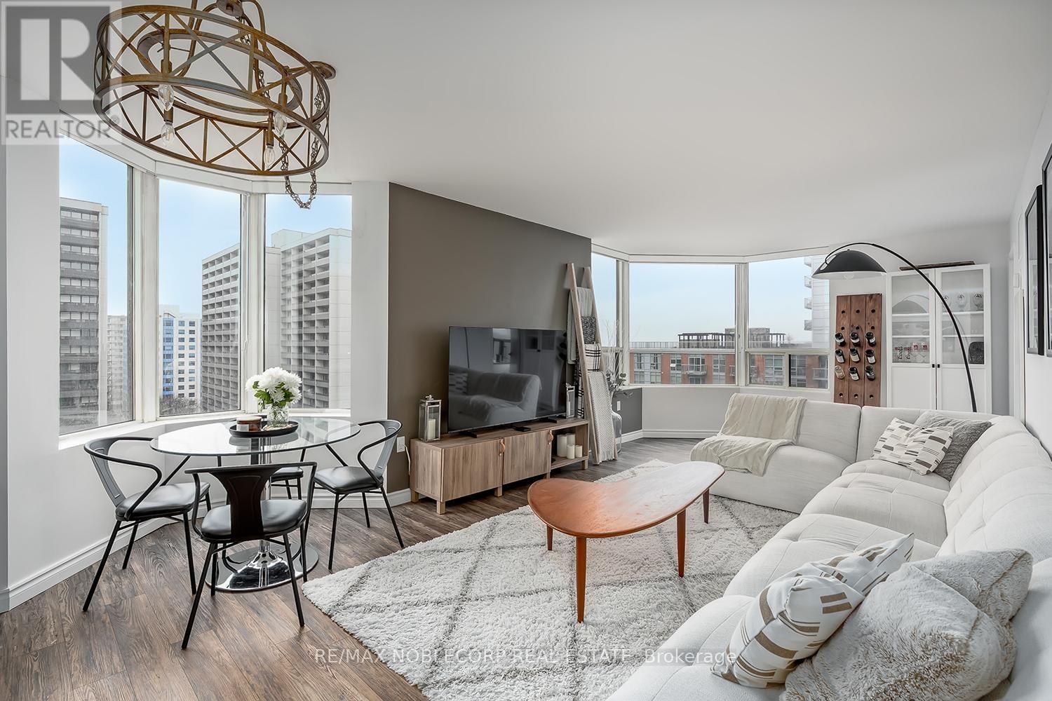 1002 - 1270 MAPLE CROSSING BOULEVARD Image 1