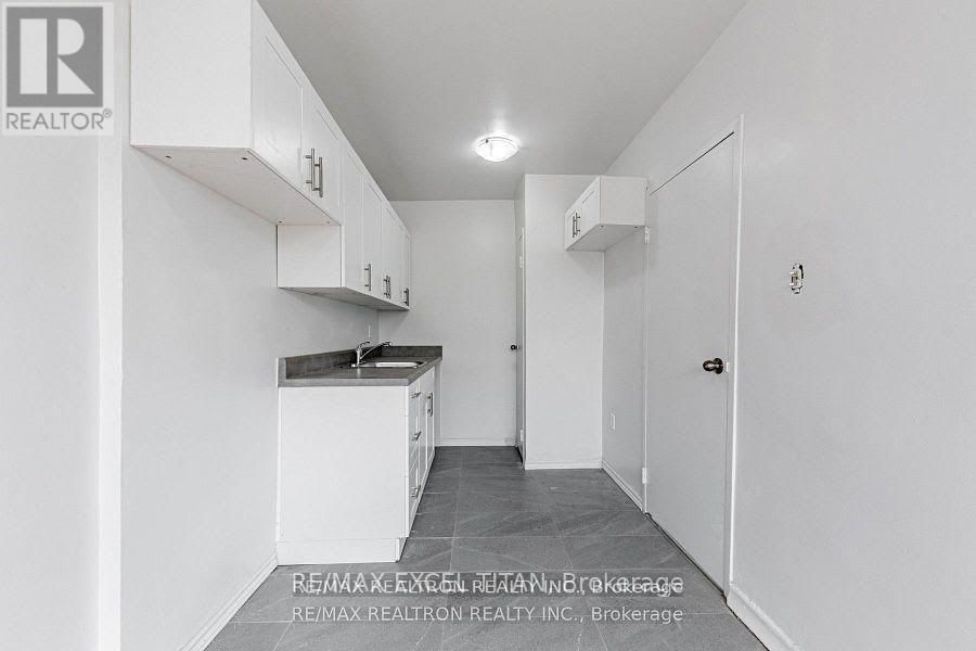 205 - 2515 EGLINTON AVENUE WEST Image 7