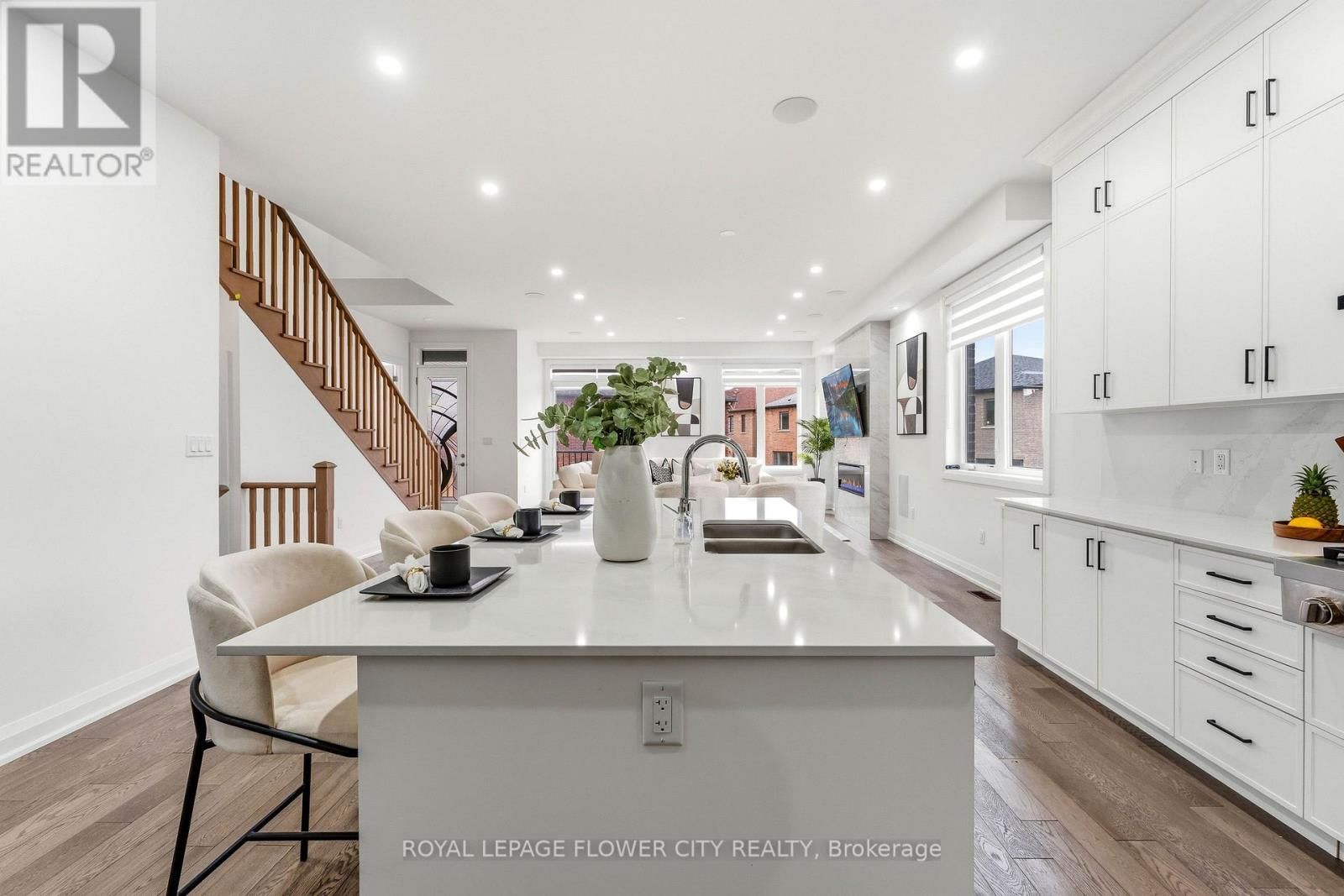 13 PEAREN HEIGHTS Image 19