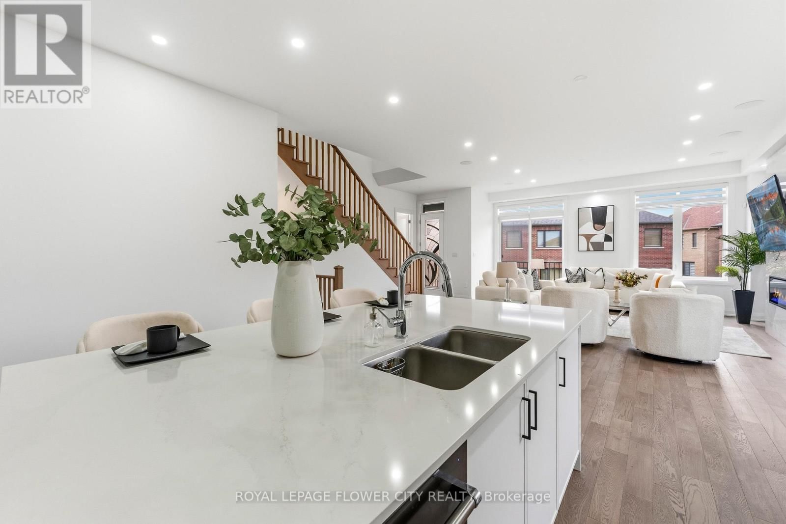 13 PEAREN HEIGHTS Image 25