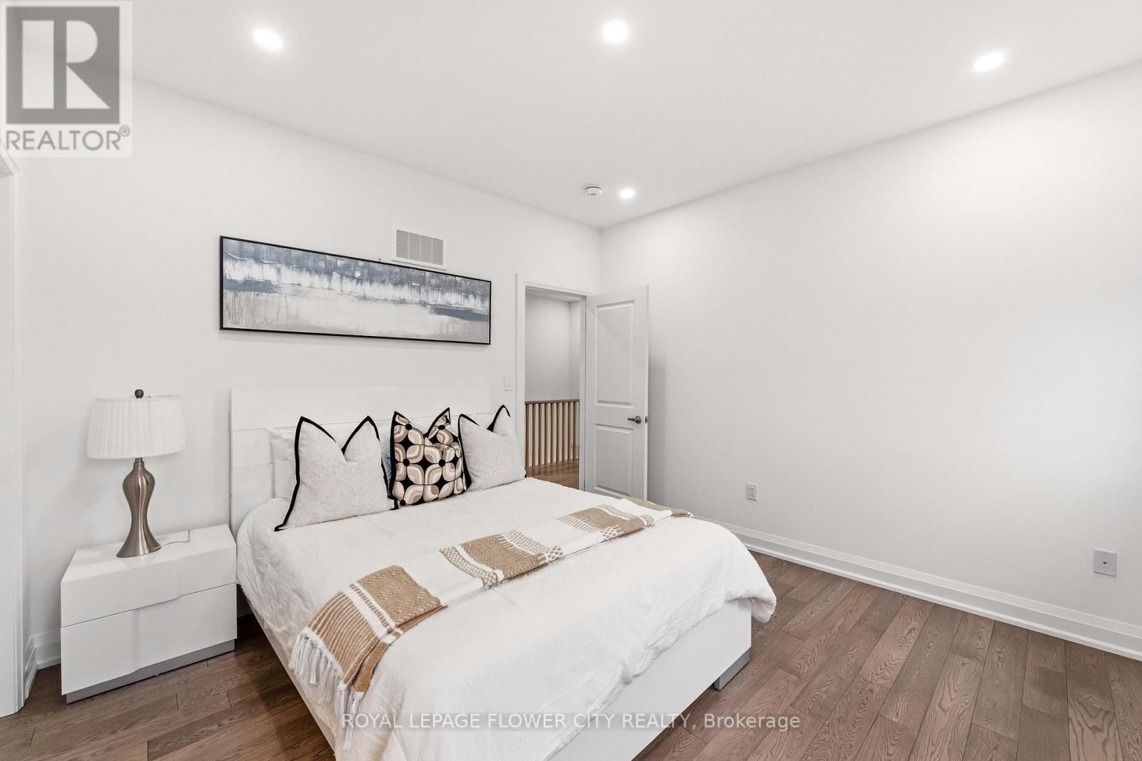 13 PEAREN HEIGHTS Image 32