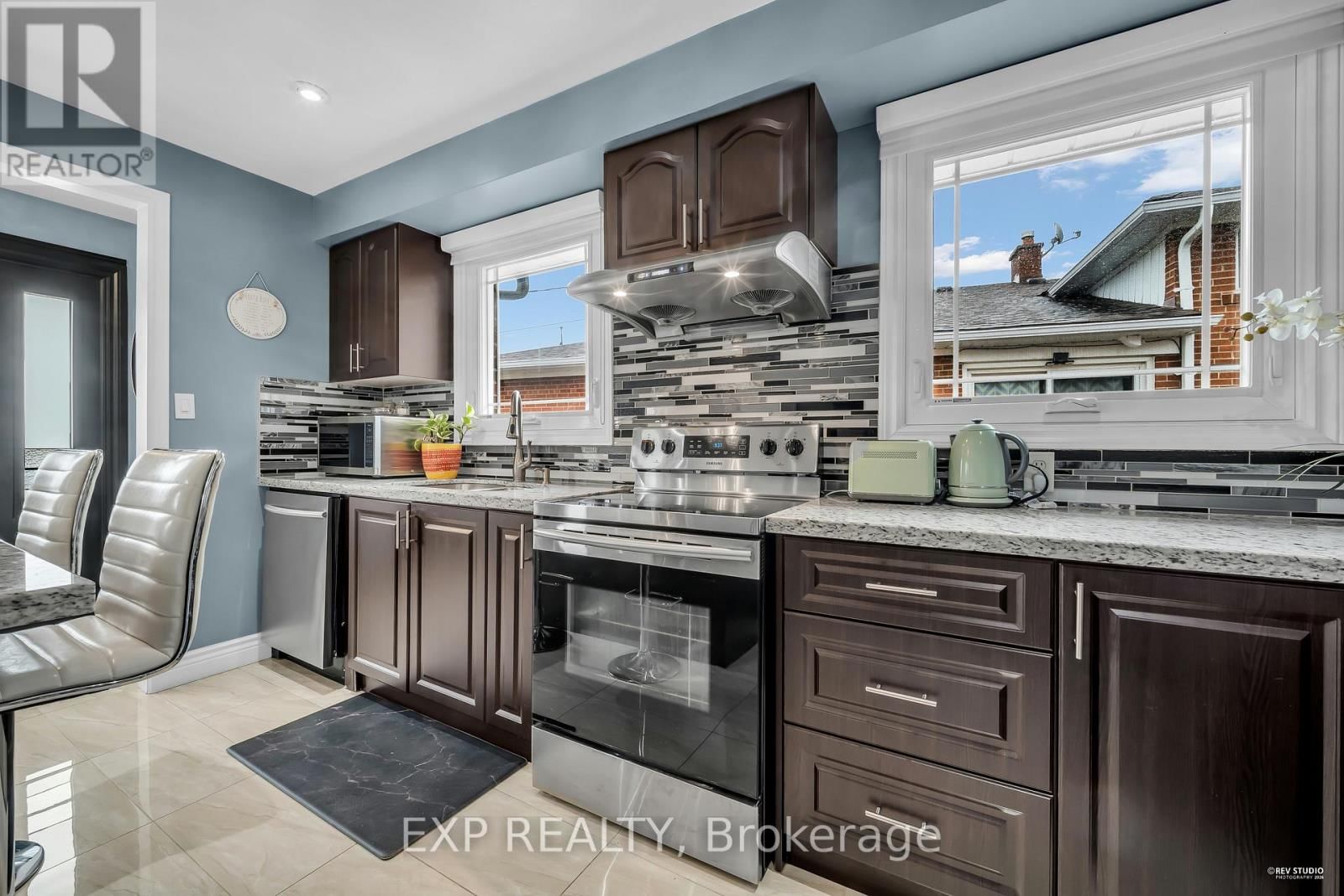 24 GOLDCREST BOULEVARD Image 7