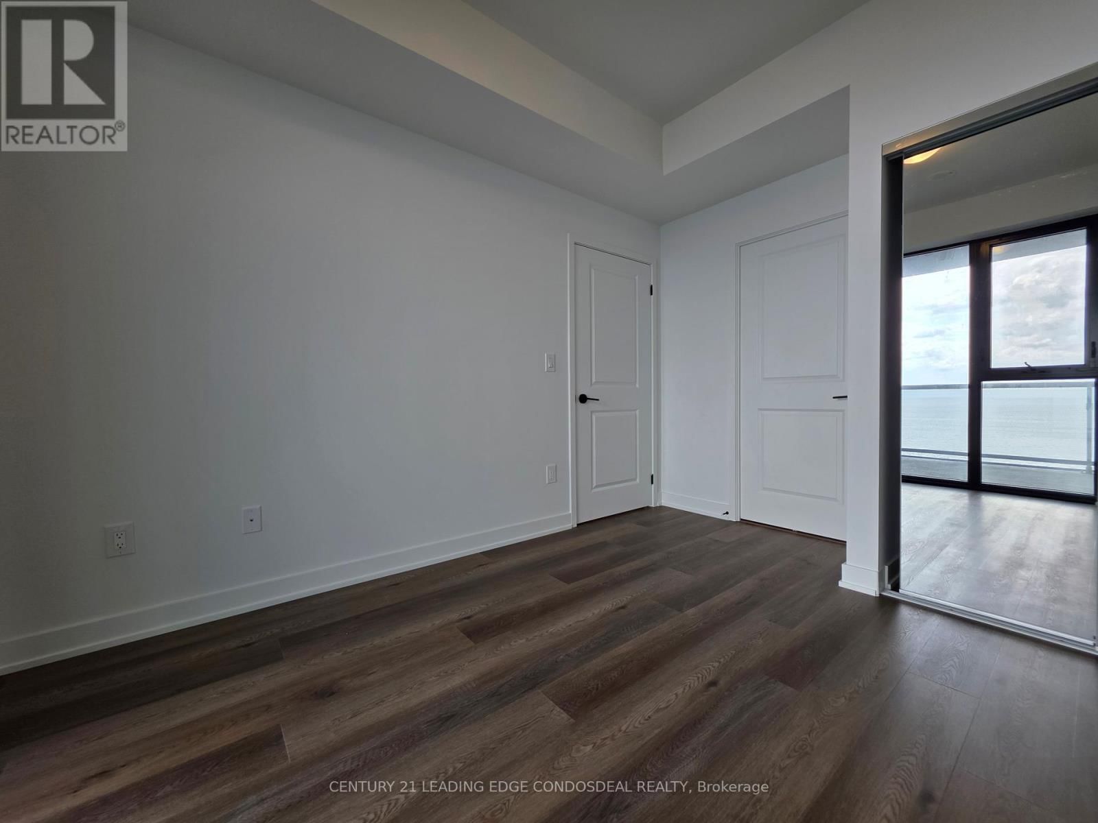 807 - 2075 LAKESHORE ROAD Image 11