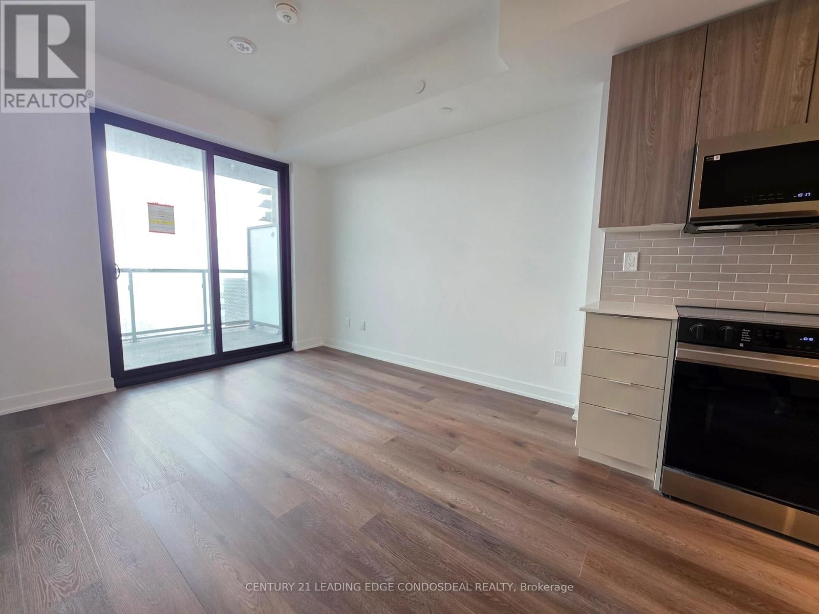 807 - 2075 LAKESHORE ROAD Image 6