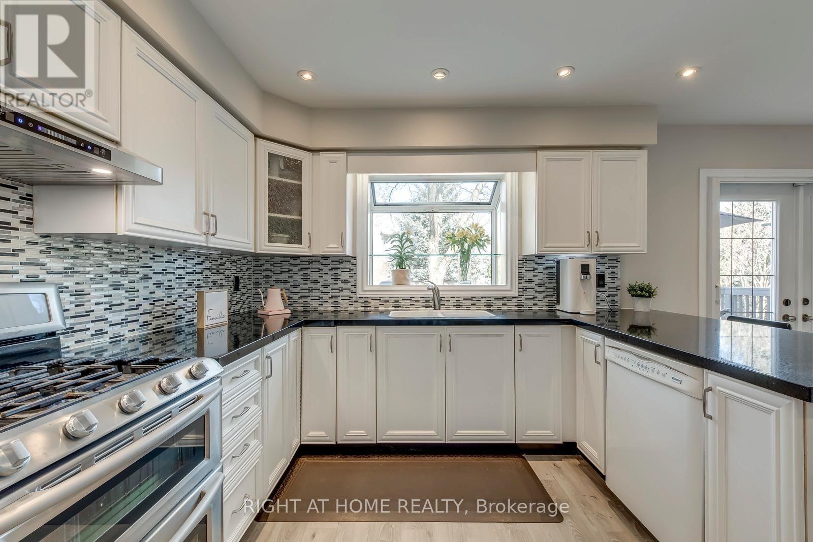 1403 BAYSHIRE DRIVE Image 18