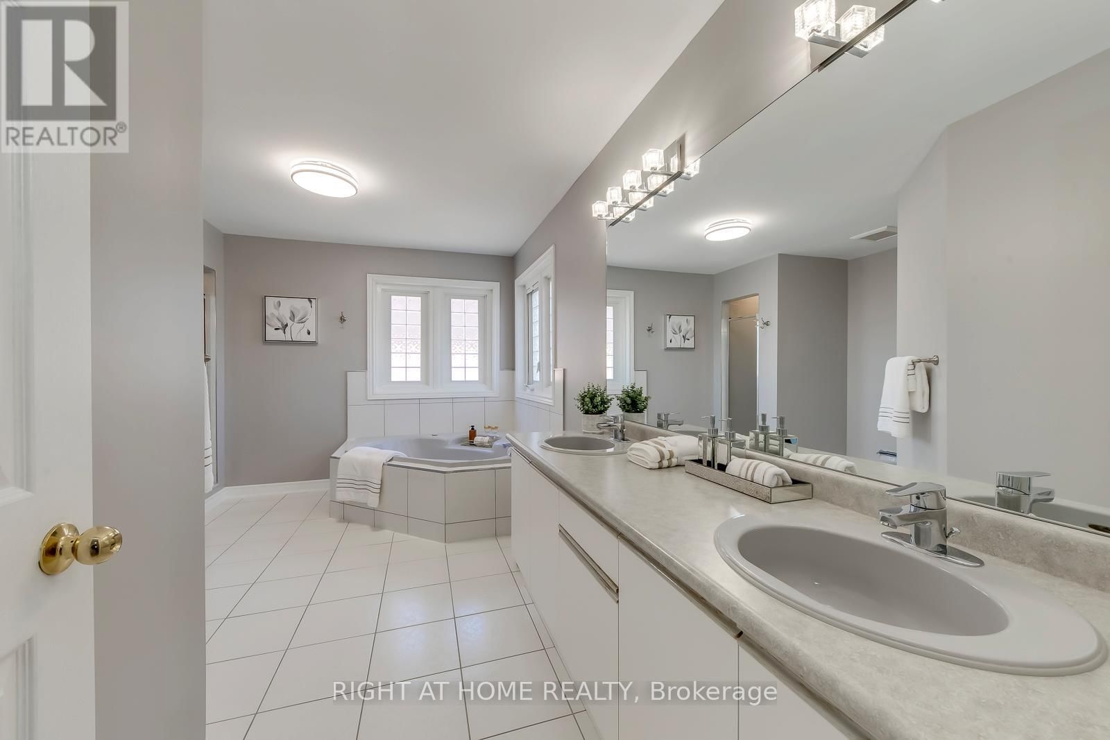 1403 BAYSHIRE DRIVE Image 28