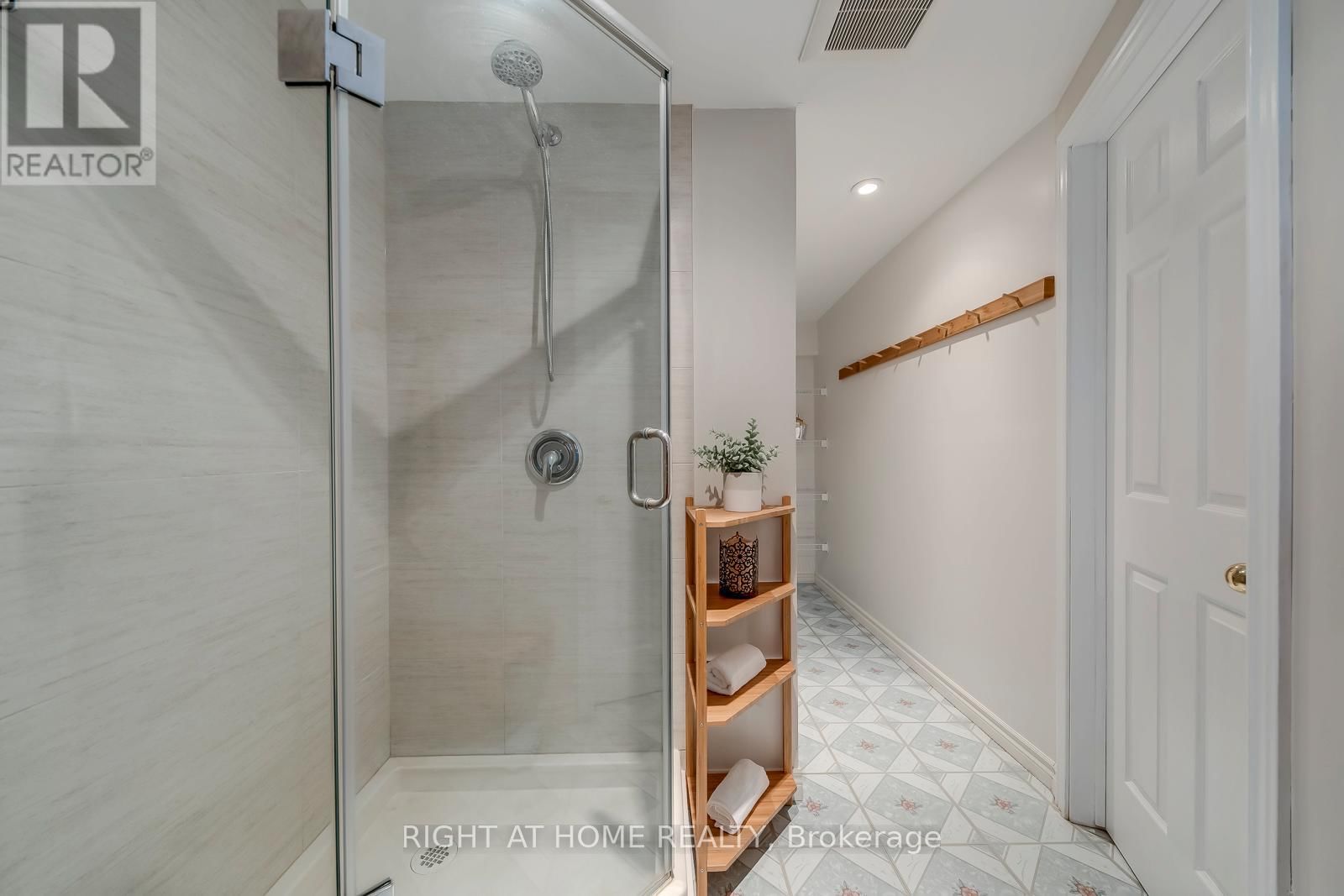 1403 BAYSHIRE DRIVE Image 42