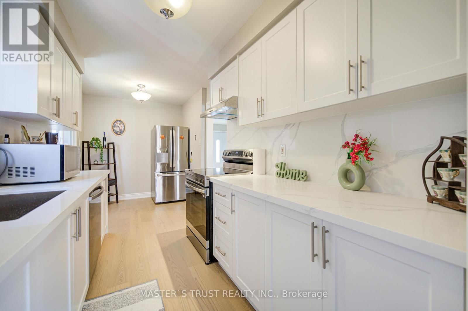 1017 LUCERNE CRESCENT Image 16