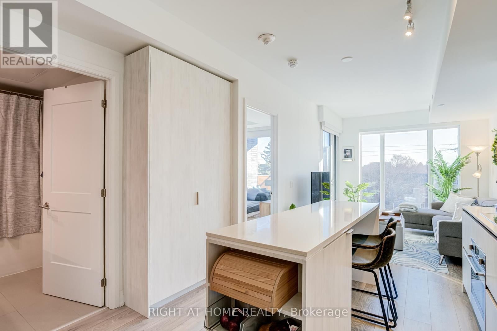 506 - 21 PARK STREET EAST Image 12